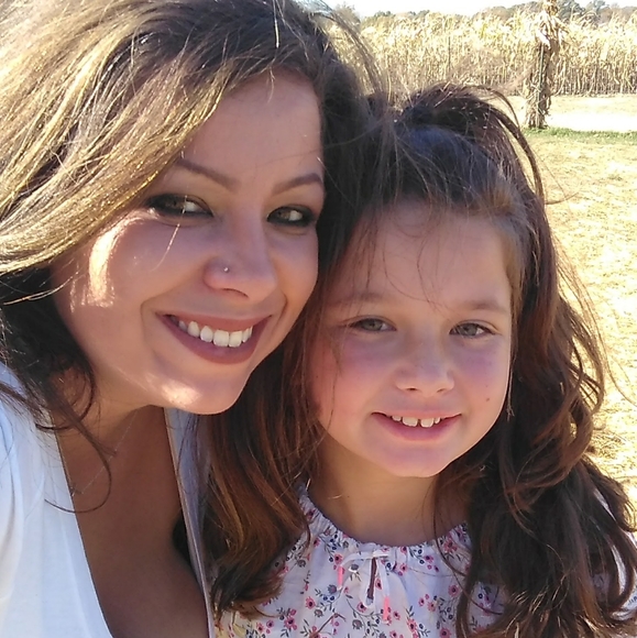 Meet your Posher - Picture 2 of 6